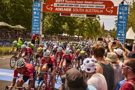 2017 Santos tour down under Adelaide start line